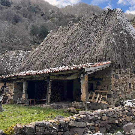 Πανσιόν Y Casas De Aldea La Pornacal Villar de Vildas