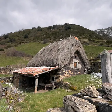 Y Casas De Aldea La Pornacal 3* Villar de Vildas