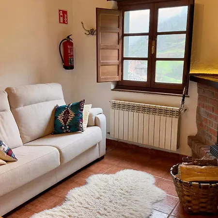 Y Casas De Aldea La Pornacal Guest house *
