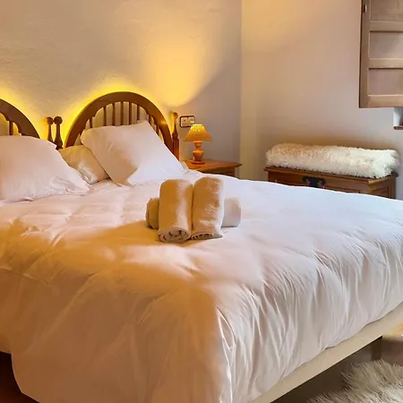 Πανσιόν Y Casas De Aldea La Pornacal 3*