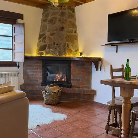 Y Casas De Aldea La Pornacal Guest house