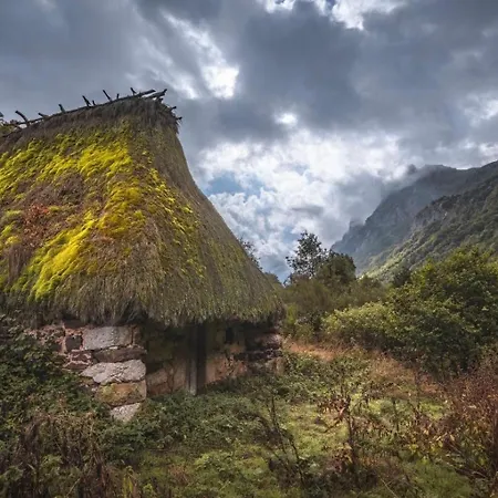 Y Casas De Aldea La Pornacal Πανσιόν Villar de Vildas