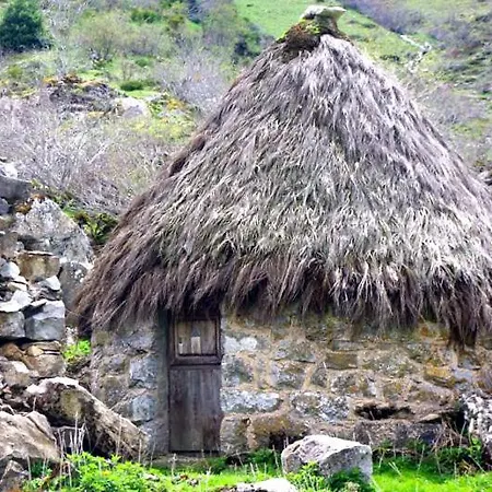 Πανσιόν Y Casas De Aldea La Pornacal Villar de Vildas