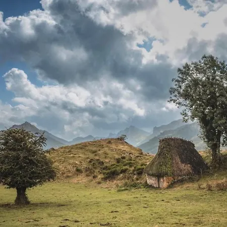 Y Casas De Aldea La Pornacal