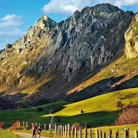 Y Casas De Aldea La Pornacal Πανσιόν
