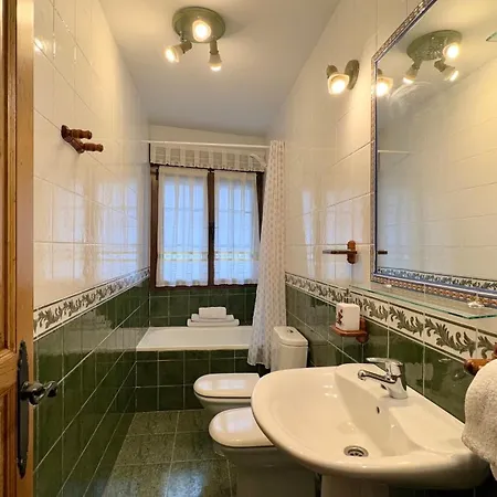 Y Casas De Aldea La Pornacal Guest house