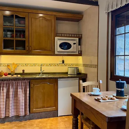Y Casas De Aldea La Pornacal Guest house *