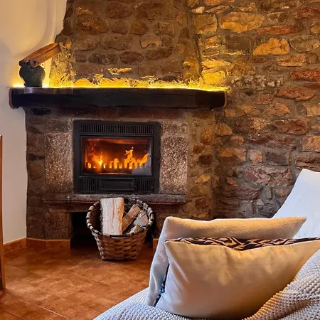 Guest house Y Casas De Aldea La Pornacal Villar de Vildas