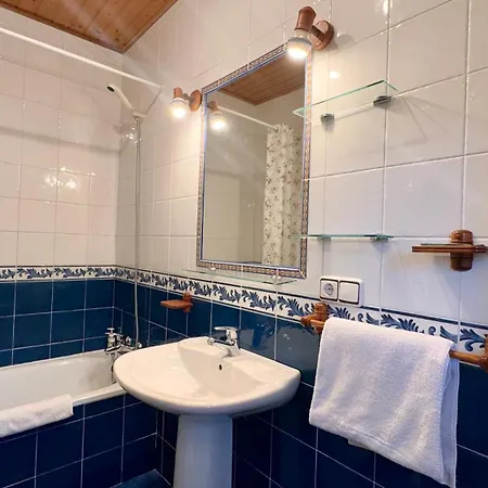 Y Casas De Aldea La Pornacal