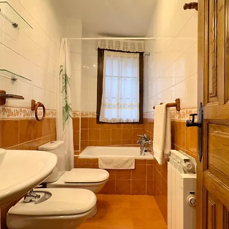 Y Casas De Aldea La Pornacal Guest house