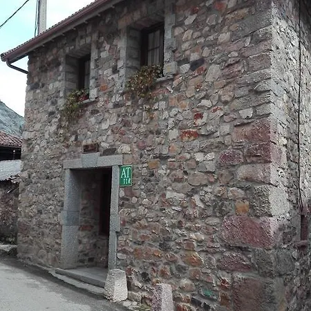 Guest house Y Casas De Aldea La Pornacal